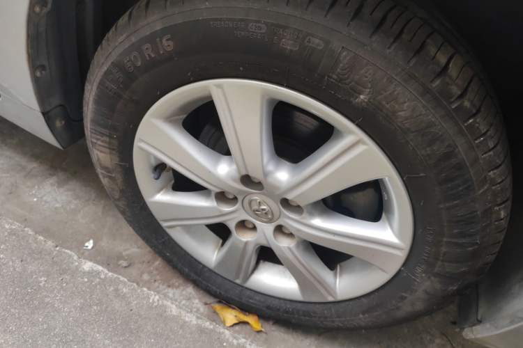 Used Toyota Verso 2014 Starlight 180E CVT Elite Multi-Function Edition Right Front Wheel Hub