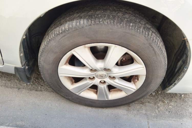 Used Toyota Verso 2014 Starlight 180E CVT Elite Edition Right Front Wheel Hub