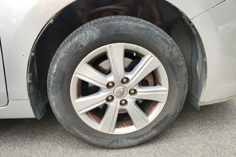 Used Toyota Verso 2014 Starlight 180E CVT Elite Edition Right Front Wheel Hub