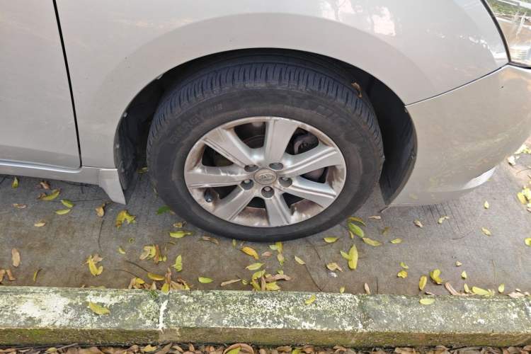 Used Toyota Verso 2014 Starlight 180E CVT Elite Edition Right Front Wheel Hub