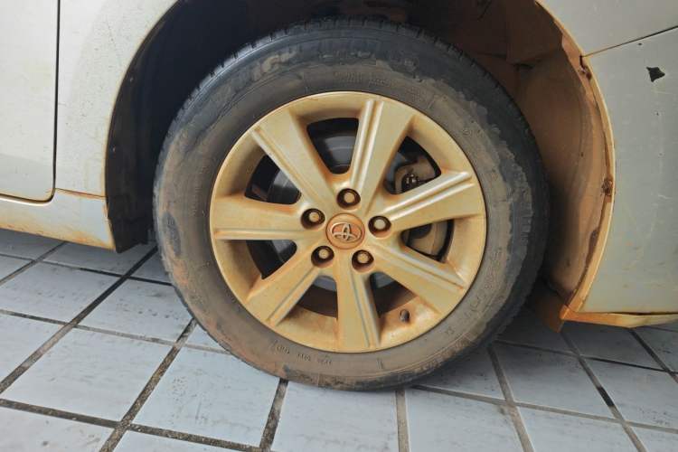 Used Toyota Verso 2014 Starlight 180E CVT Elite Edition Right Front Wheel Hub