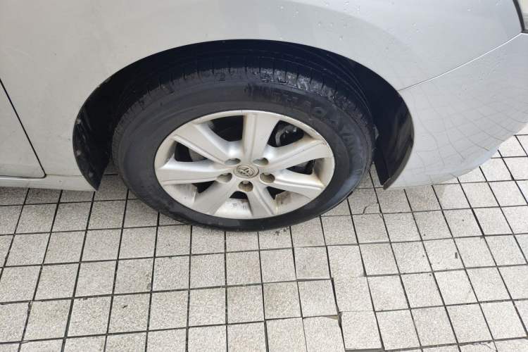 Used Toyota Verso 2014 Starlight 180E CVT Elite Edition Right Front Wheel Hub