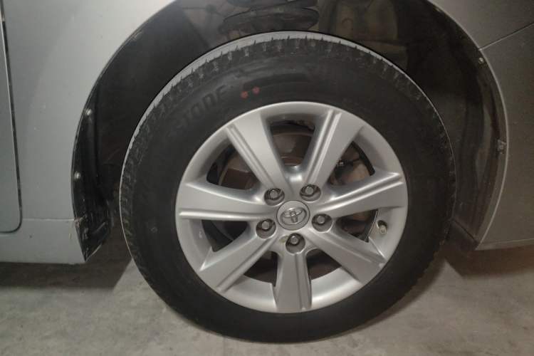 Used Toyota Verso 2014 Starlight 180E CVT Elite Edition Right Front Wheel Hub