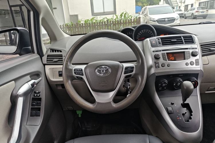 Used Toyota Verso 2014 Starlight 180E CVT Elite Edition Steering Wheel