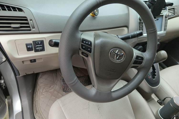 Used Toyota Verso 2014 Starlight 180E CVT Elite Edition Steering Wheel