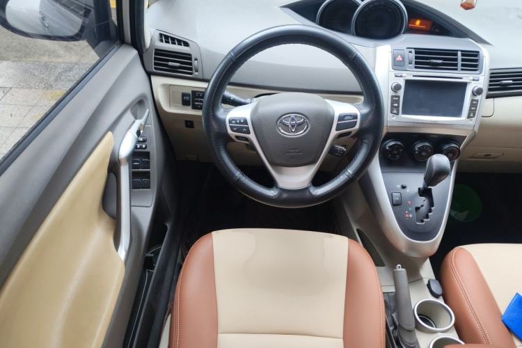 Used Toyota Verso 2014 Starlight 180E CVT Elite Edition Steering Wheel