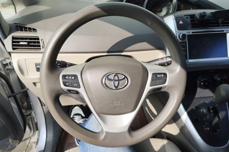 Used Toyota Verso 2014 Starlight 180E CVT Elite Edition Steering Wheel
