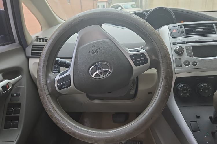 Used Toyota Verso 2014 Starlight 180E CVT Elite Edition Steering Wheel