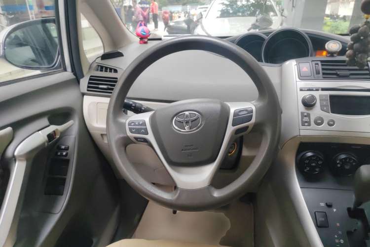 Used Toyota Verso 2014 Starlight 180E CVT Elite Multi-Function Edition Steering Wheel