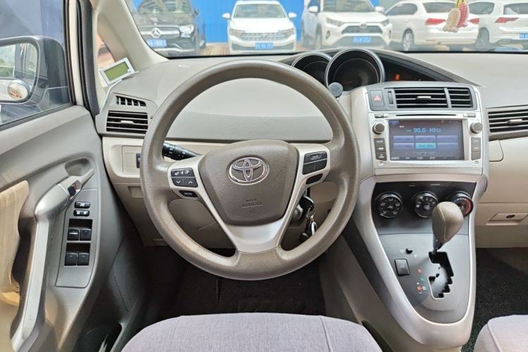 Used Toyota Verso 2014 Starlight 180E CVT Elite Multi-Function Edition Steering Wheel