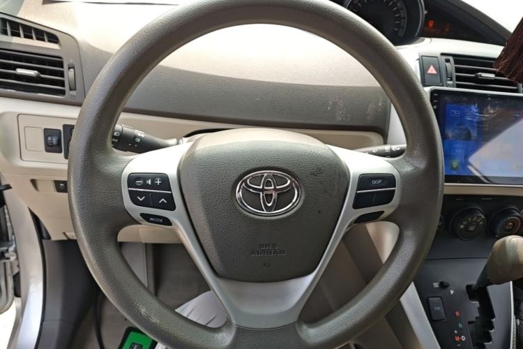 Used Toyota Verso 2014 Starlight 180E CVT Elite Edition Steering Wheel