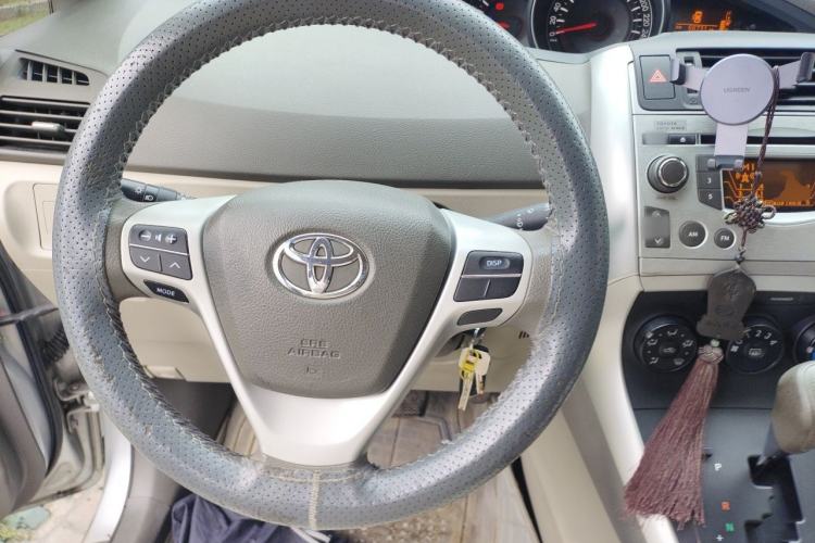 Used Toyota Verso 2014 Starlight 180E CVT Elite Edition Steering Wheel