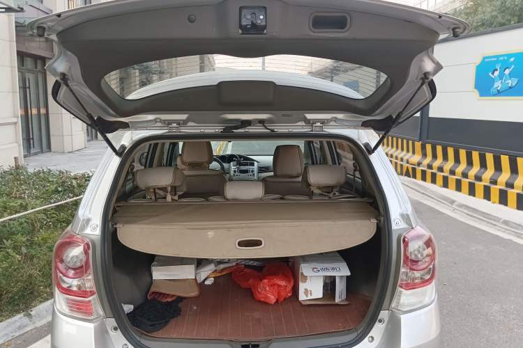 Used Toyota Verso 2014 Starlight 180E CVT Elite Edition Trunk