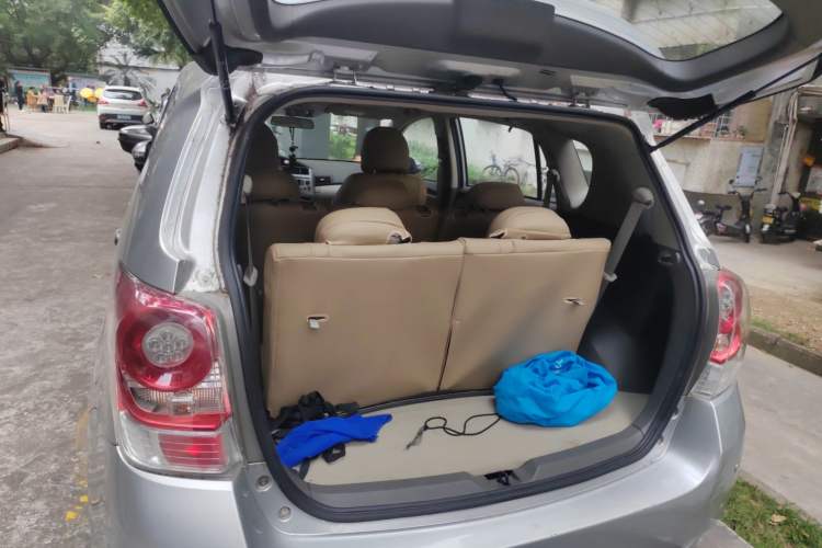 Used Toyota Verso 2014 Starlight 180E CVT Elite Multi-Function Edition Trunk