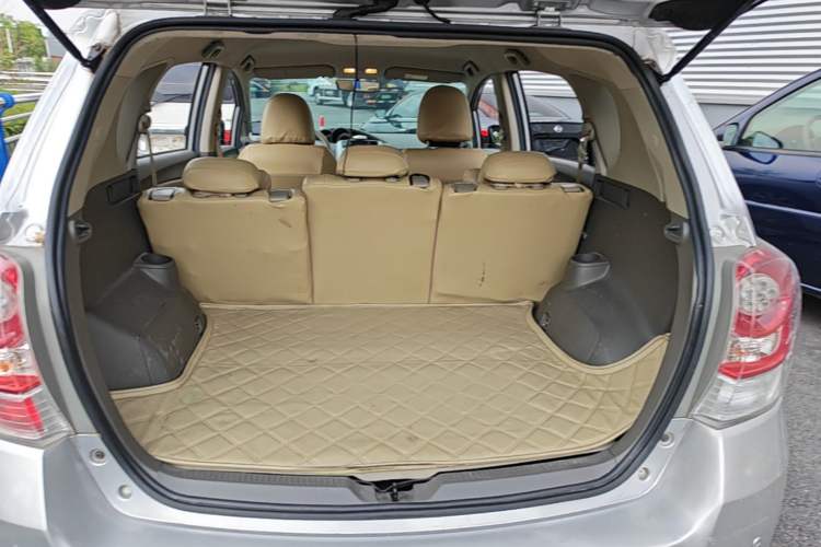 Used Toyota Verso 2014 Starlight 180E CVT Elite Edition Trunk