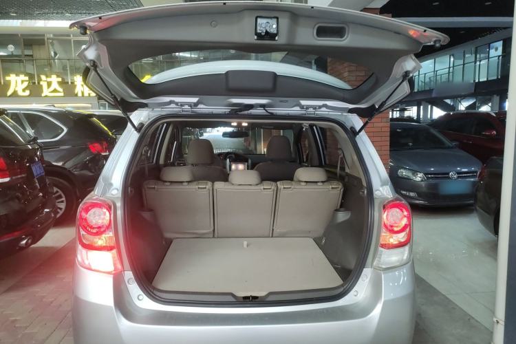 Used Toyota Verso 2014 Starlight 180E CVT Elite Edition Trunk