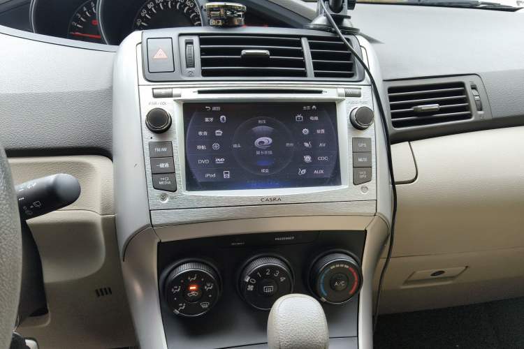 Used Toyota Verso 2014 Starlight 180E CVT Elite Edition Audio And AC Panel