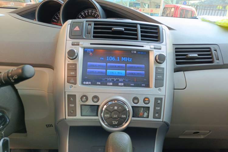 Used Toyota Verso 2014 Starlight 180G CVT Comfort Edition Audio And AC Panel