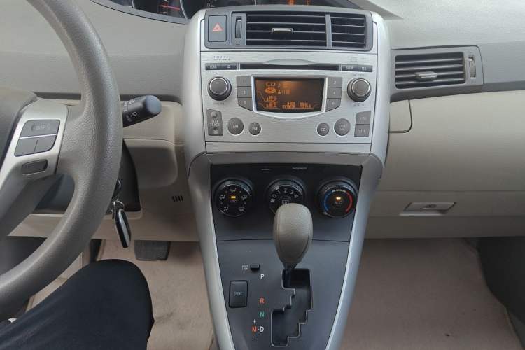 Used Toyota Verso 2014 Starlight 180E CVT Elite Edition Audio And AC Panel