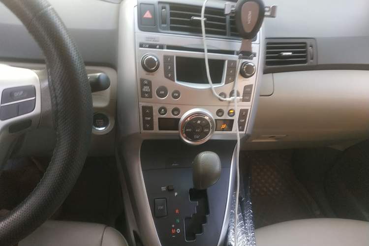 Used Toyota Verso 2014 Starlight 180G CVT Luxury Edition Audio And AC Panel