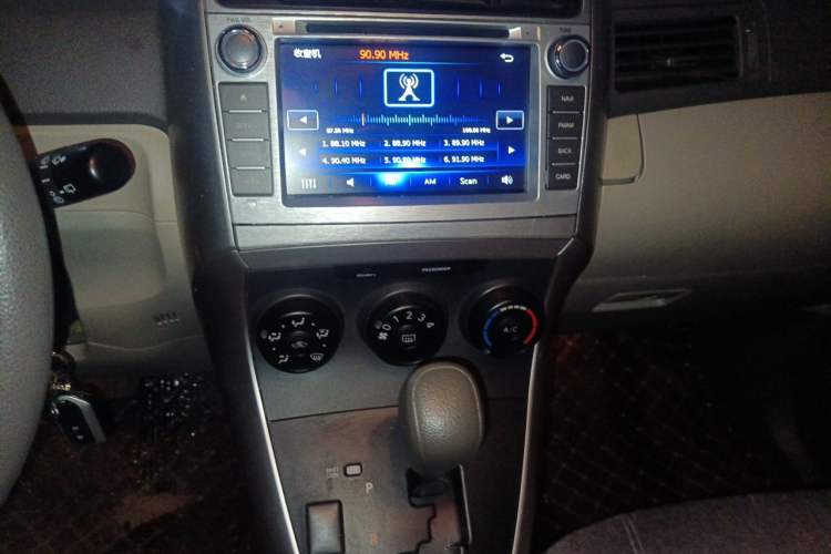 Used Toyota Verso 2014 Starlight 180E CVT Elite Multi-Function Edition Audio And AC Panel