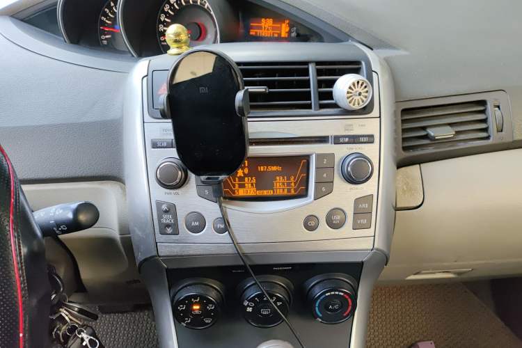 Used Toyota Verso 2014 Starlight 180E CVT Elite Edition Audio And AC Panel