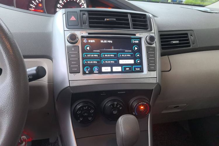 Used Toyota Verso 2014 Starlight 180E CVT Elite Edition Audio And AC Panel