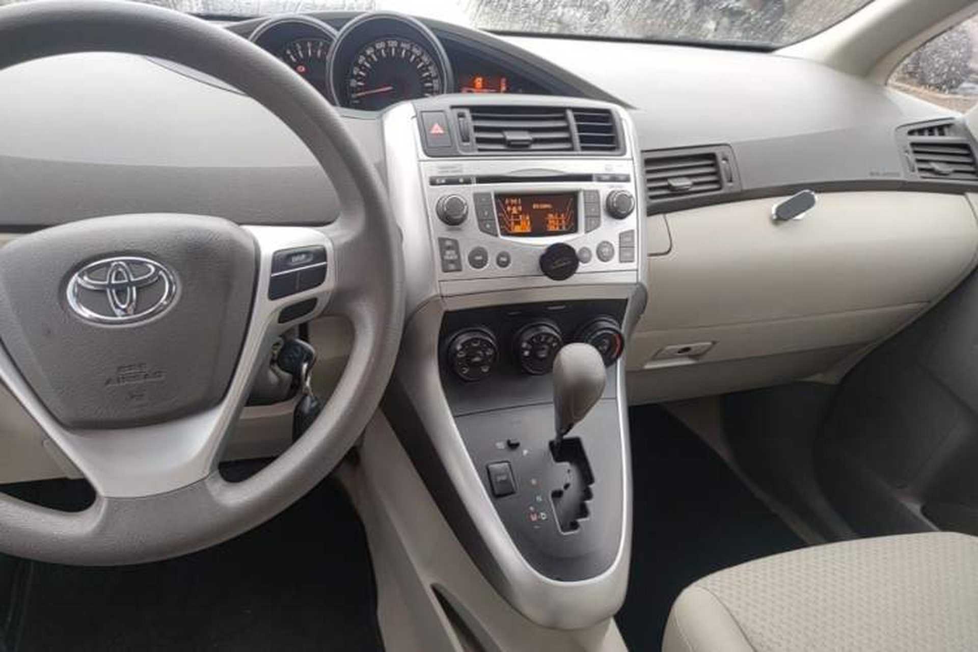 Used Toyota Verso 2014 Starlight 180E CVT Elite Edition Audio And AC Panel