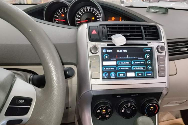 Used Toyota Verso 2014 Starlight 180E CVT Elite Edition Audio And AC Panel