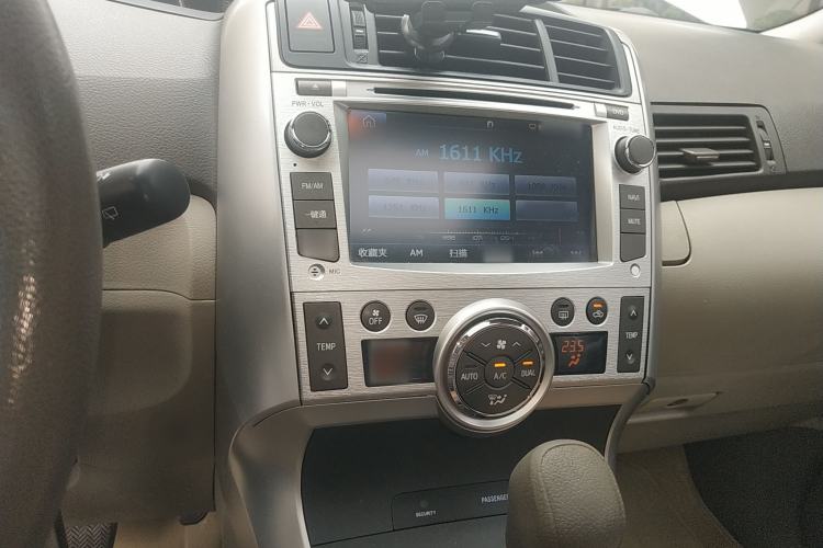 Used Toyota Verso 2014 Starlight 180G CVT Comfort Edition Audio And AC Panel