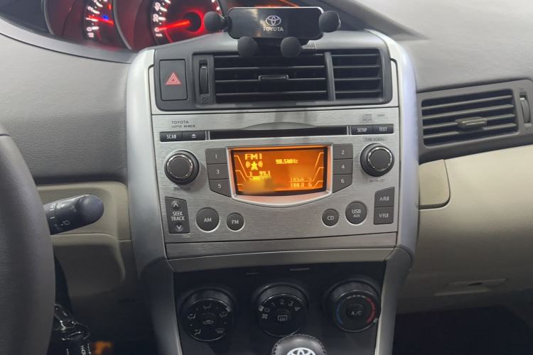 Used Toyota Verso 2014 Starlight 180E CVT Elite Edition Audio And AC Panel