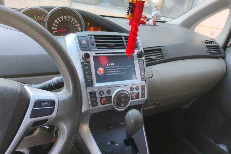 Used Toyota Verso 2014 Starlight 180G CVT Comfort Edition Audio And AC Panel