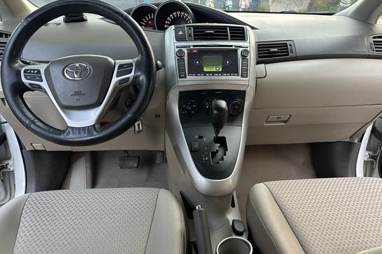 Used Toyota Verso 2014 Starlight 180E CVT Elite Edition Audio And AC Panel