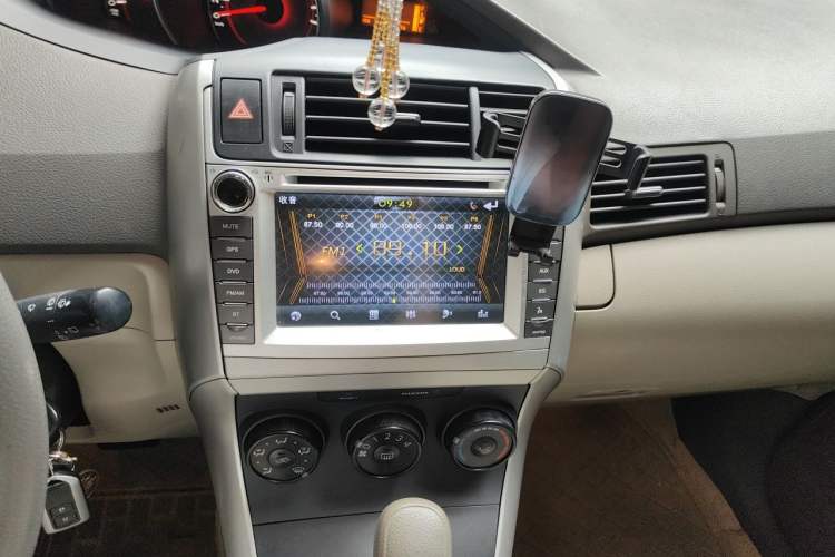 Used Toyota Verso 2014 Starlight 180E CVT Elite Edition Audio And AC Panel