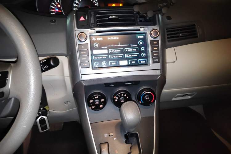 Used Toyota Verso 2014 Starlight 180E CVT Elite Edition Audio And AC Panel