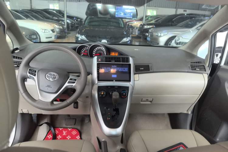 Used Toyota Verso 2014 Starlight 180E CVT Elite Edition Audio And AC Panel