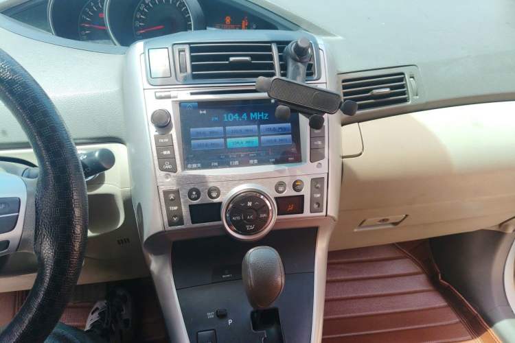 Used Toyota Verso 2014 Starlight 180G CVT Comfort Edition Audio And AC Panel