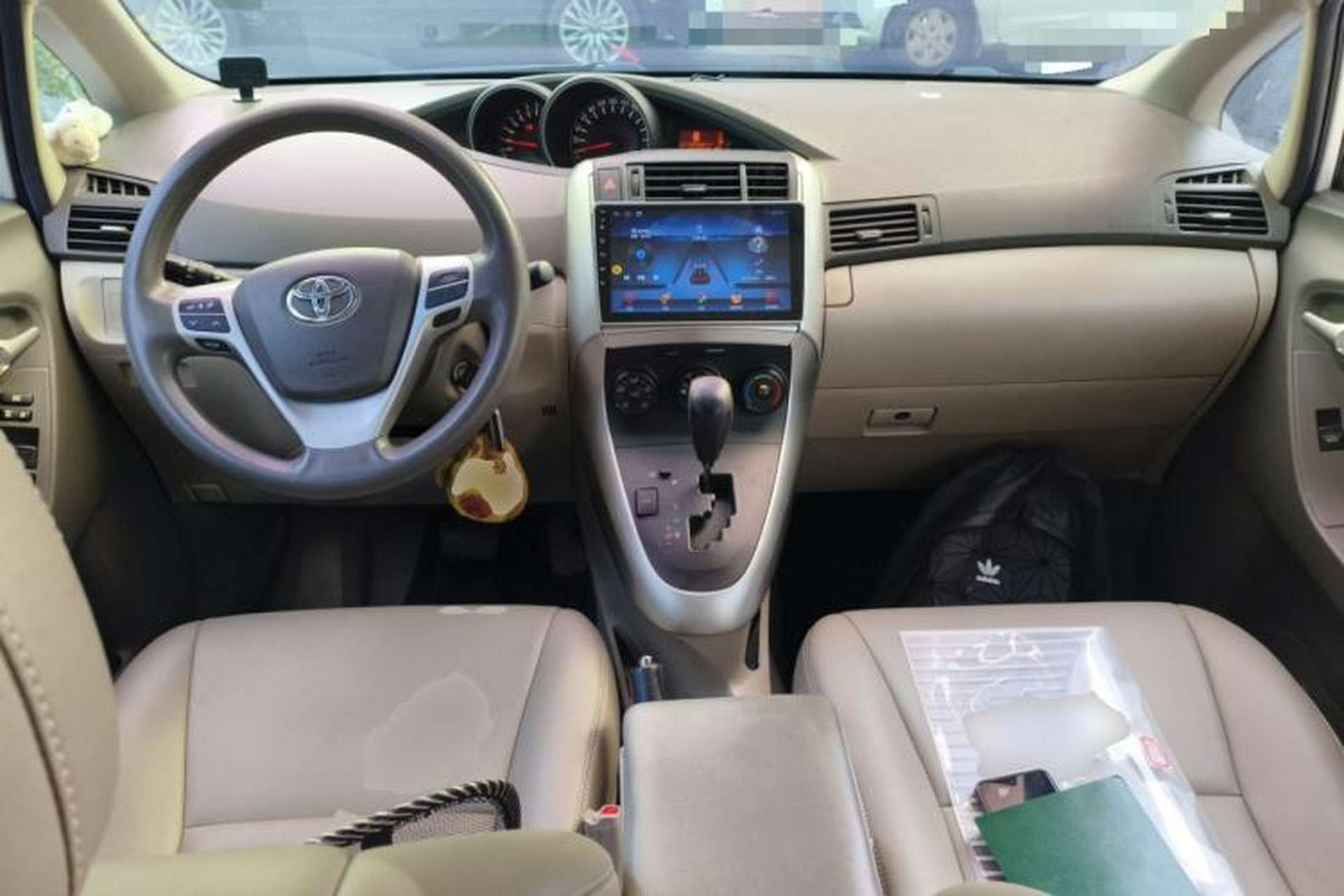 Used Toyota Verso 2014 Starlight 180E CVT Elite Edition Center Console