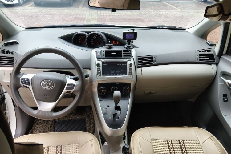 Used Toyota Verso 2014 Starlight 180E CVT Elite Edition Center Console