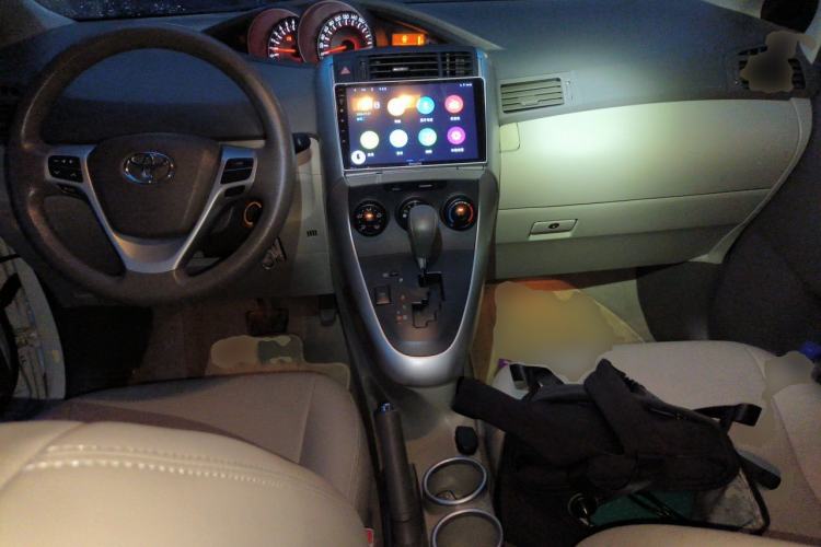 Used Toyota Verso 2014 Starlight 180E CVT Elite Edition Center Console