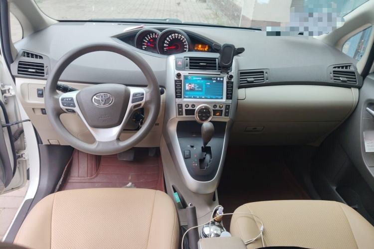 Used Toyota Verso 2014 Starlight 180G CVT Comfort Edition Center Console