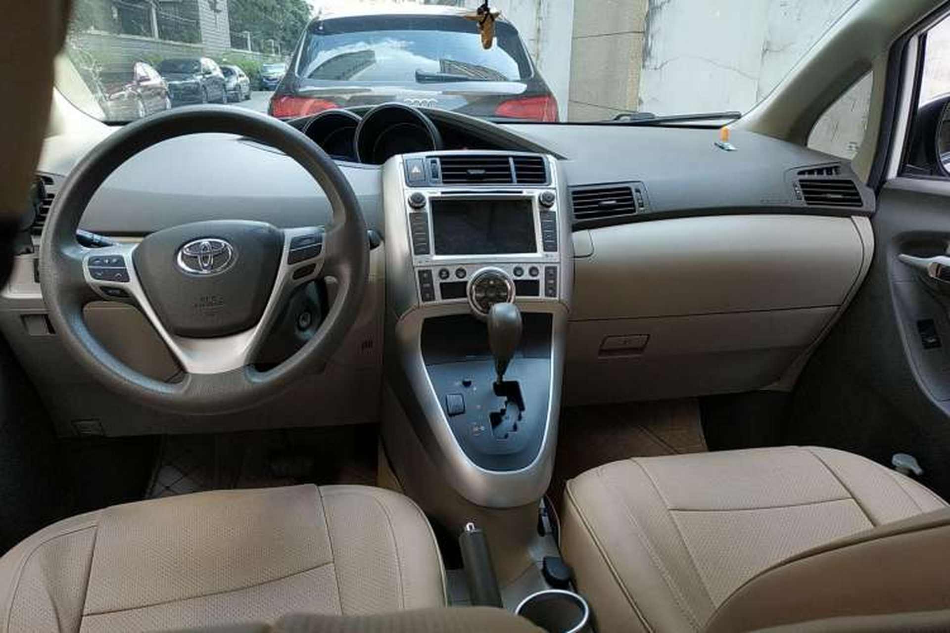 Used Toyota Verso 2014 Starlight 180G CVT Comfort Edition Center Console