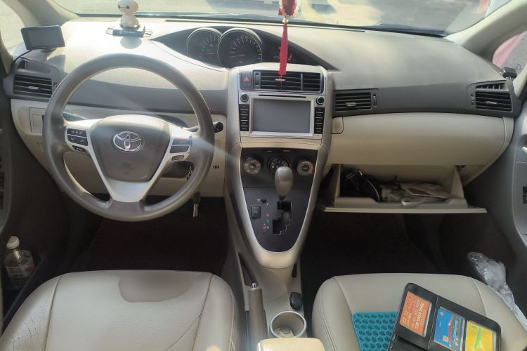 Used Toyota Verso 2014 Starlight 180E CVT Elite Edition Center Console