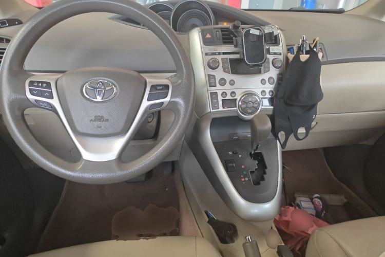 Used Toyota Verso 2014 Starlight 180G CVT Comfort Edition Center Console