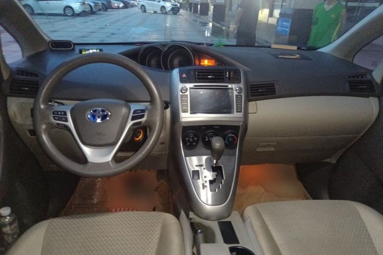 Used Toyota Verso 2014 Starlight 180E CVT Elite Multi-Function Edition Center Console