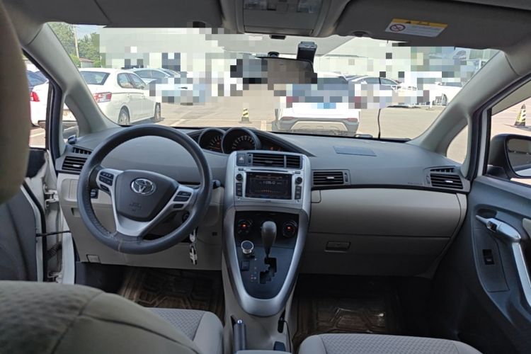 Used Toyota Verso 2014 Starlight 180E CVT Elite Edition Center Console