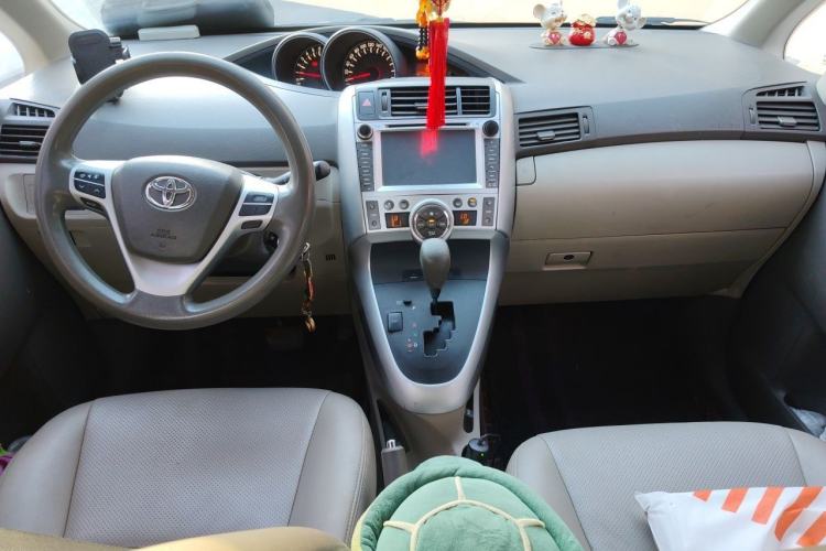 Used Toyota Verso 2014 Starlight 180G CVT Comfort Edition Center Console