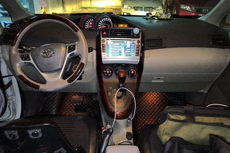 Used Toyota Verso 2014 Starlight 180E CVT Elite Edition Center Console
