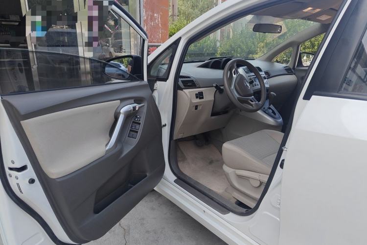 Used Toyota Verso 2014 Starlight 180E CVT Elite Edition Driver Seat