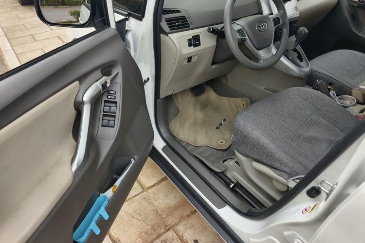 Used Toyota Verso 2014 Starlight 180E CVT Elite Edition Driver Seat